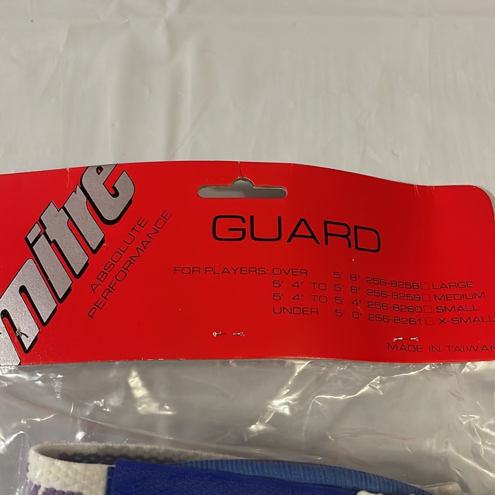 Shin guards for soccer Mitre Unisex Size medium! - Picture 2 of 5